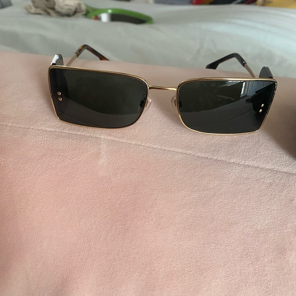 Unisex Burberry sunglasses in excellent condition - Picture 5 of 5